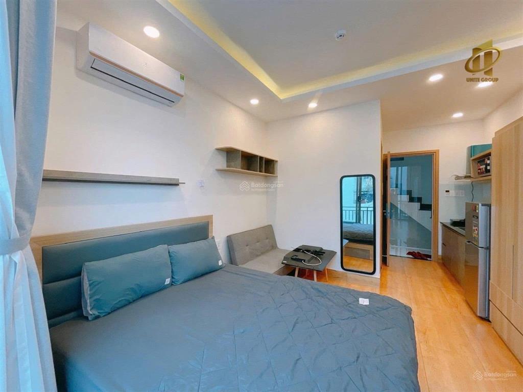 Studio ban công view sông, 40m2, ngay trường sa, full nội thất
