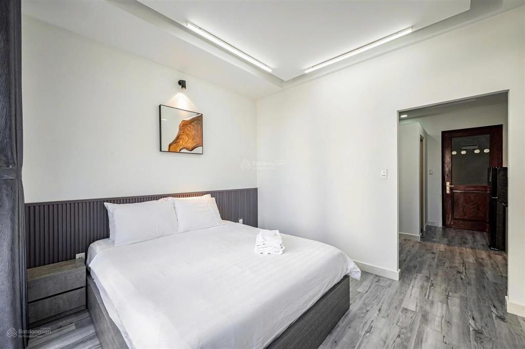 Cho thuê 1pn tách bếp, ban công, cửa sổ, ngay tân định, gần cầu bông, 45m2, full nội thất