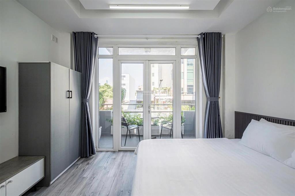 Cho thuê 1pn tách bếp, ban công, cửa sổ, ngay tân định, gần cầu bông, 45m2, full nội thất