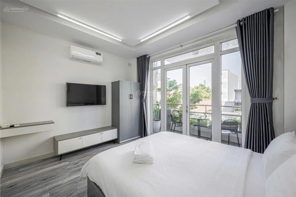 Cho thuê 1pn tách bếp, ban công, cửa sổ, ngay tân định, gần cầu bông, 45m2, full nội thất