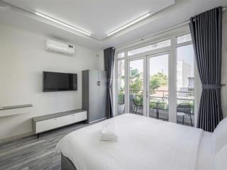 Cho thuê 1pn tách bếp, ban công, cửa sổ, ngay tân định, gần cầu bông, 45m2, full nội thất