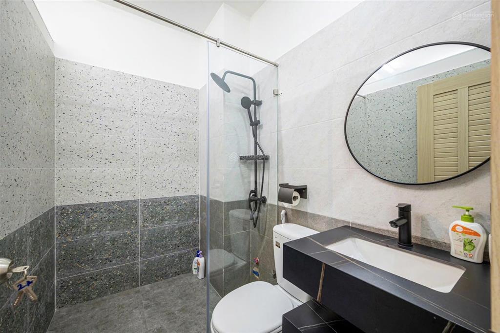 Cho thuê 1pn tách bếp, ban công, cửa sổ, ngay tân định, gần cầu bông, 45m2, full nội thất
