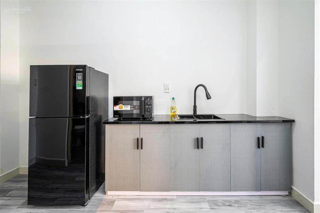 Cho thuê 1pn tách bếp, ban công, cửa sổ, ngay tân định, gần cầu bông, 45m2, full nội thất