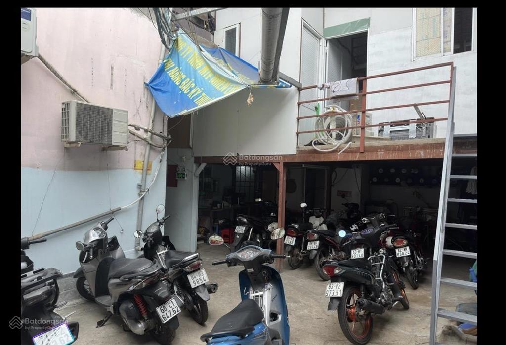 * bán nhà mặt tiền quận 7,dt12x70, 2 tầng, đường 20m, gần phú mỹ hưng, giá 130 tỷ