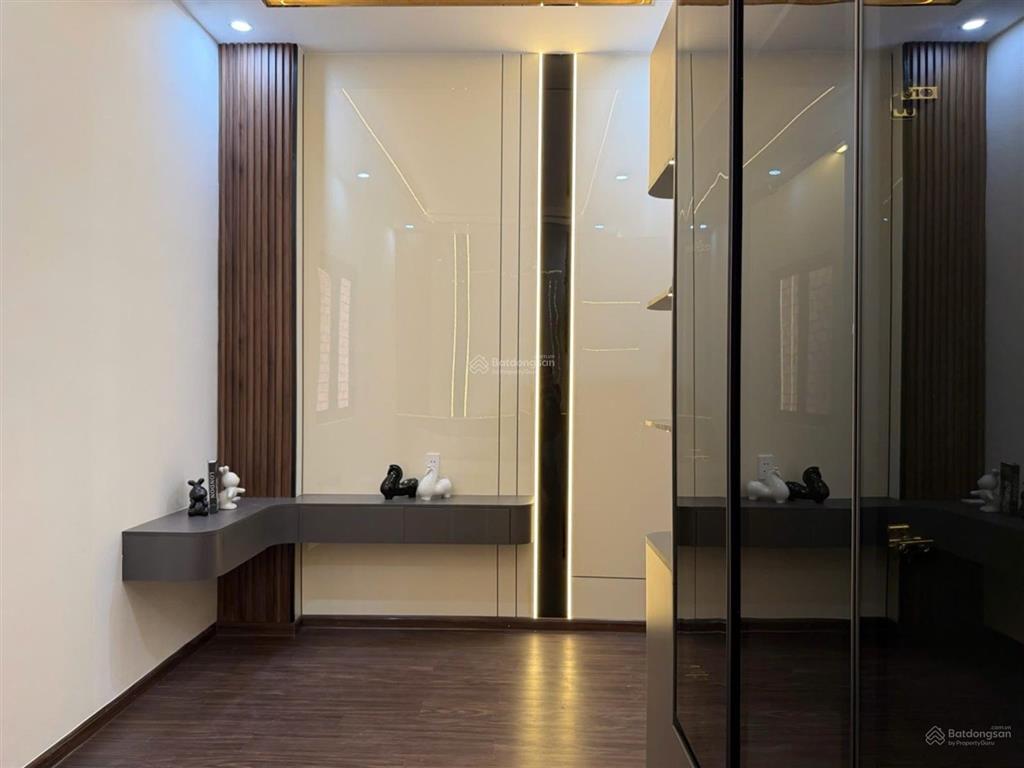 Bán nhà quận 7, 3 tầng, 4.8x11, gần phú mỹ hưng, hẻm 3m, giá 6,9 tỷ