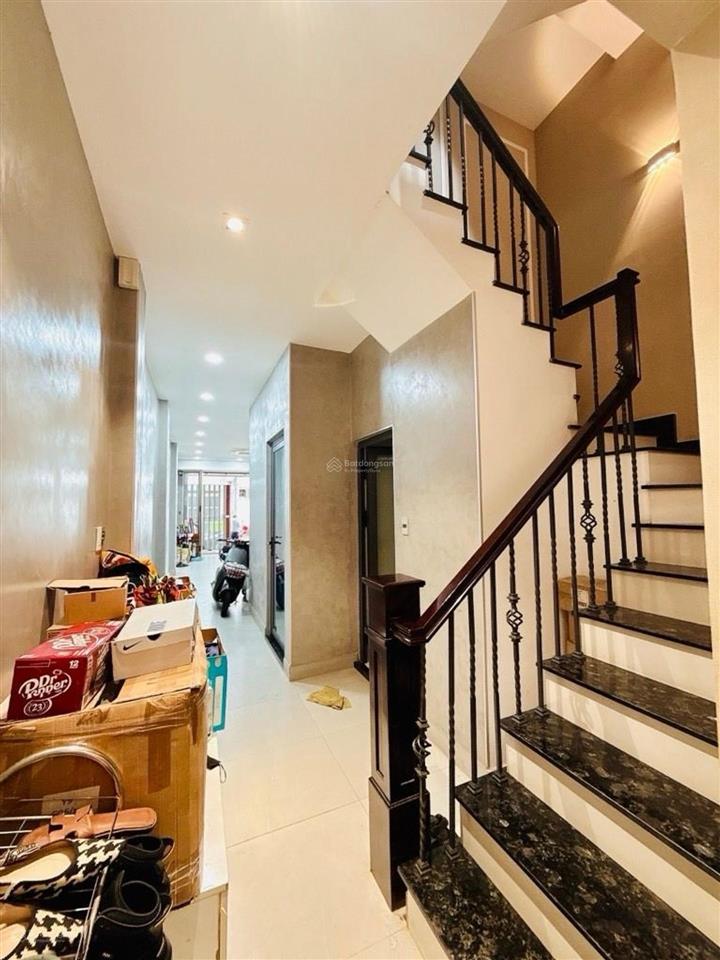 Bán nhà quận 4, tôn đản, 5 tầng, 62m², cách 20m ra mặt tiền đường, giá 8,4 tỷ