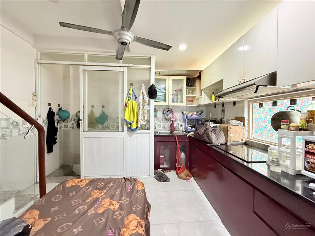Bán nhà quận 4, 5 tầng, tôn đản, 40m2, sẵn dòng tiền, đường trước nhà 20m, giá 9,7 tỷ