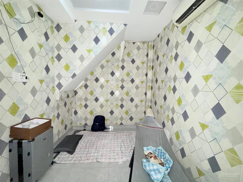 Bán nhà quận 4, 5 tầng, tôn đản, 40m2, sẵn dòng tiền, đường trước nhà 20m, giá 9,7 tỷ