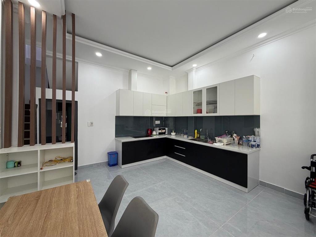 Bán nhà quận 4, tôn đản, đường 3m, 46m2, ngang 4.3m, 4 tầng, giá 7,8 tỷ
