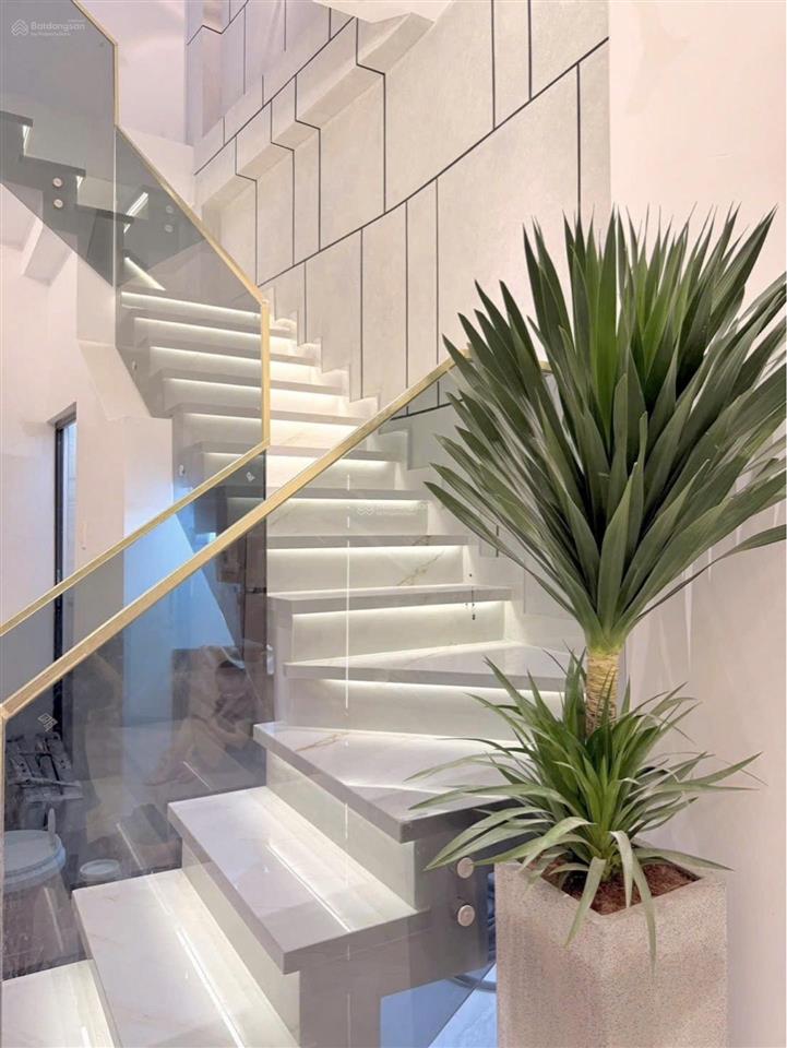 Bán nhà quận 4, khánh hội, 5 tầng, 40m2, đường 4m thông tứ phía, ngang 4m, giá 8,79 tỷ