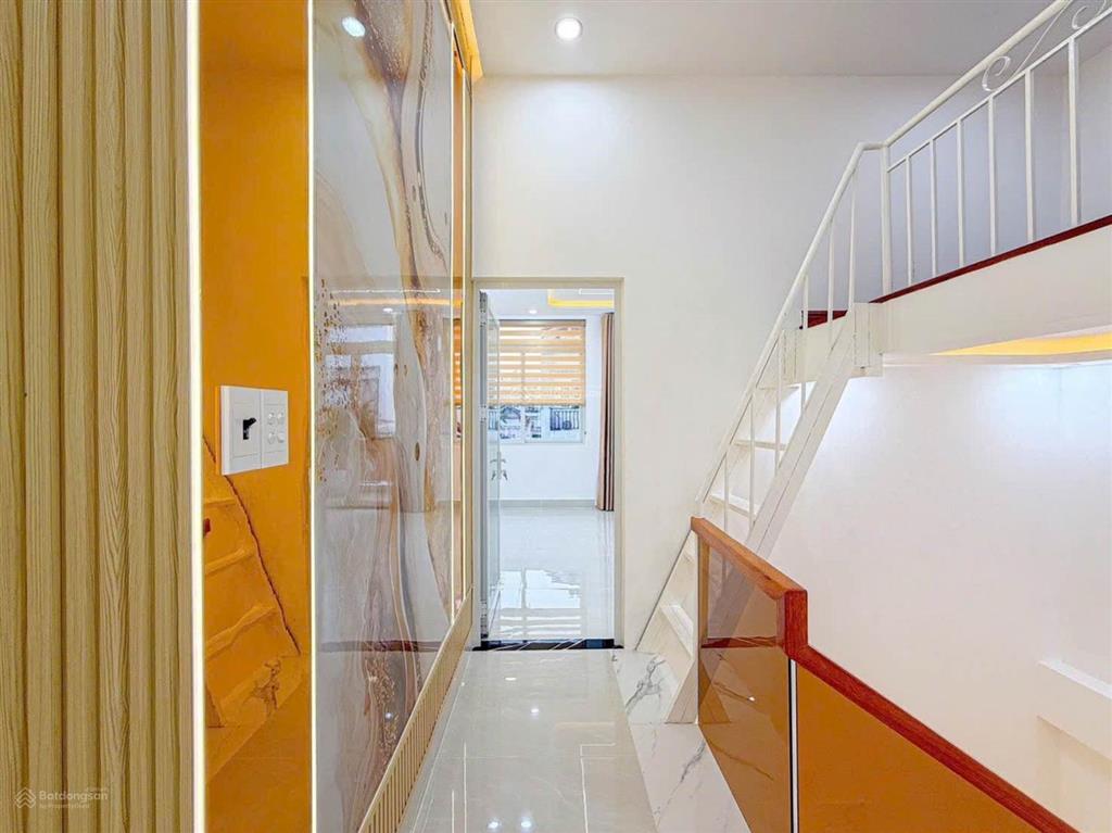 Bán nhà quận 7, 3 tầng, xhx thông, ngang 5m , 57m2, gần nguyễn thị thập, giá 9,99 tỷ