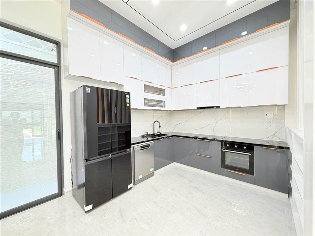 Bán nhà quận 7, 4 tầng, có thang máy, gần phú mỹ hưng, ngang 6m, đường 6m, giá 9,2 tỷ
