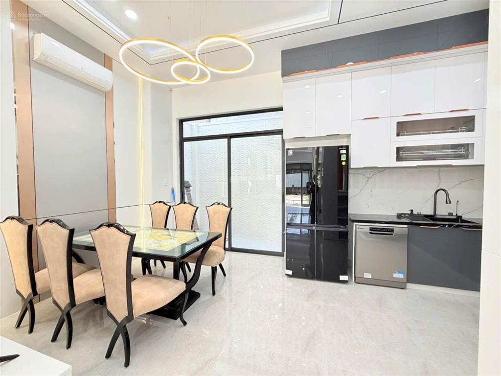 Bán nhà quận 7, 4 tầng, có thang máy, gần phú mỹ hưng, ngang 6m, đường 6m, giá 9,2 tỷ