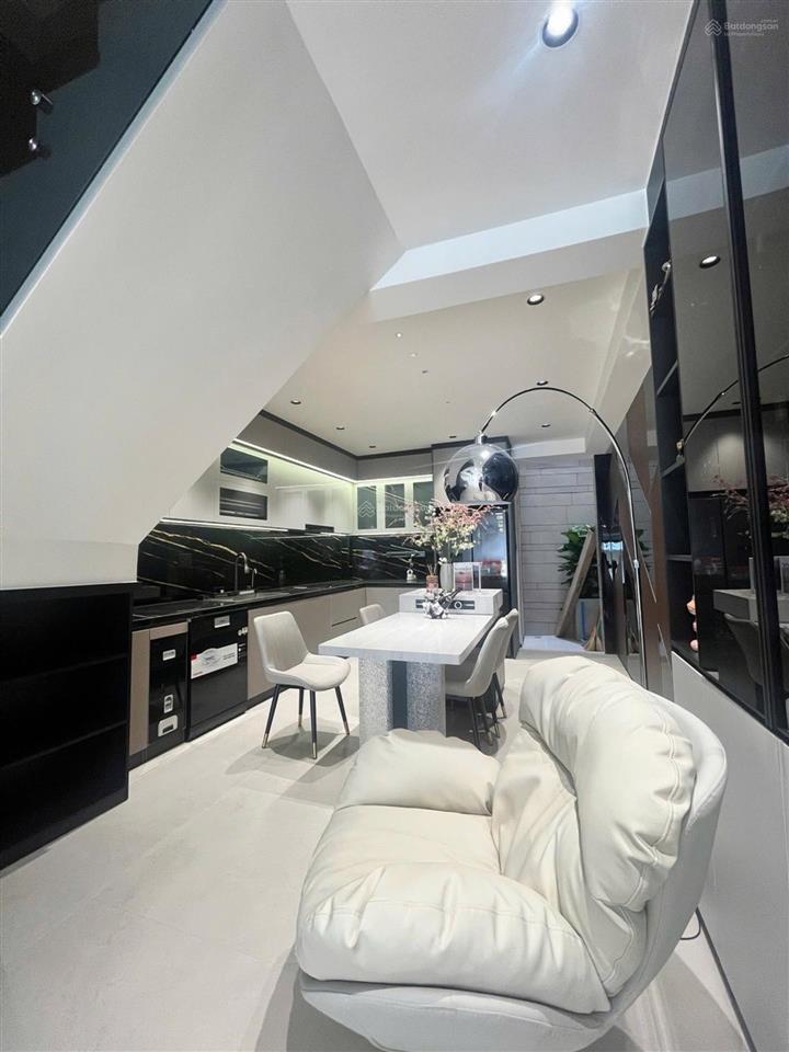 Bán nhà quận 7, 62m2, 4 tầng, gần phú mỹ hưng, đường 8m, kdc đồng bộ cao tầng, giá 9,2 tỷ