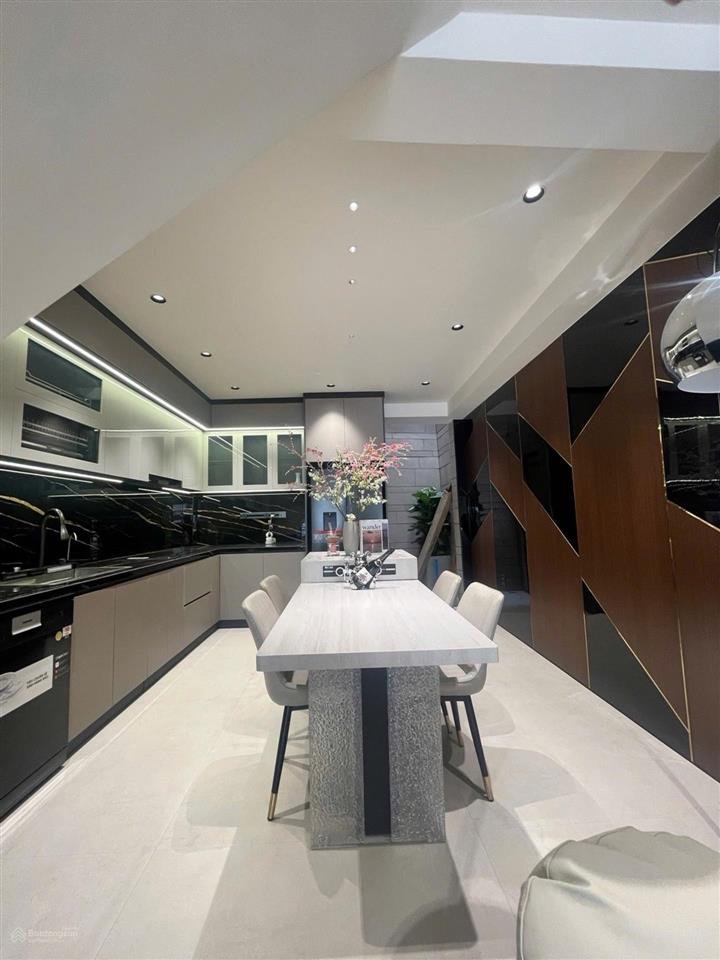 Bán nhà quận 7, 62m2, 4 tầng, gần phú mỹ hưng, đường 8m, kdc đồng bộ cao tầng, giá 9,2 tỷ