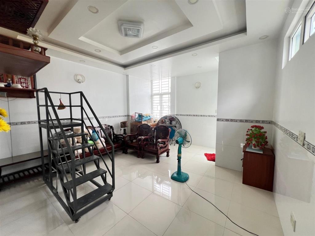 Bán nhà quận 7, p. phú thuận, hxh 6m, 2 tầng, gần phú mỹ hưng, ngang 6.7m, giá 8,95 tỷ