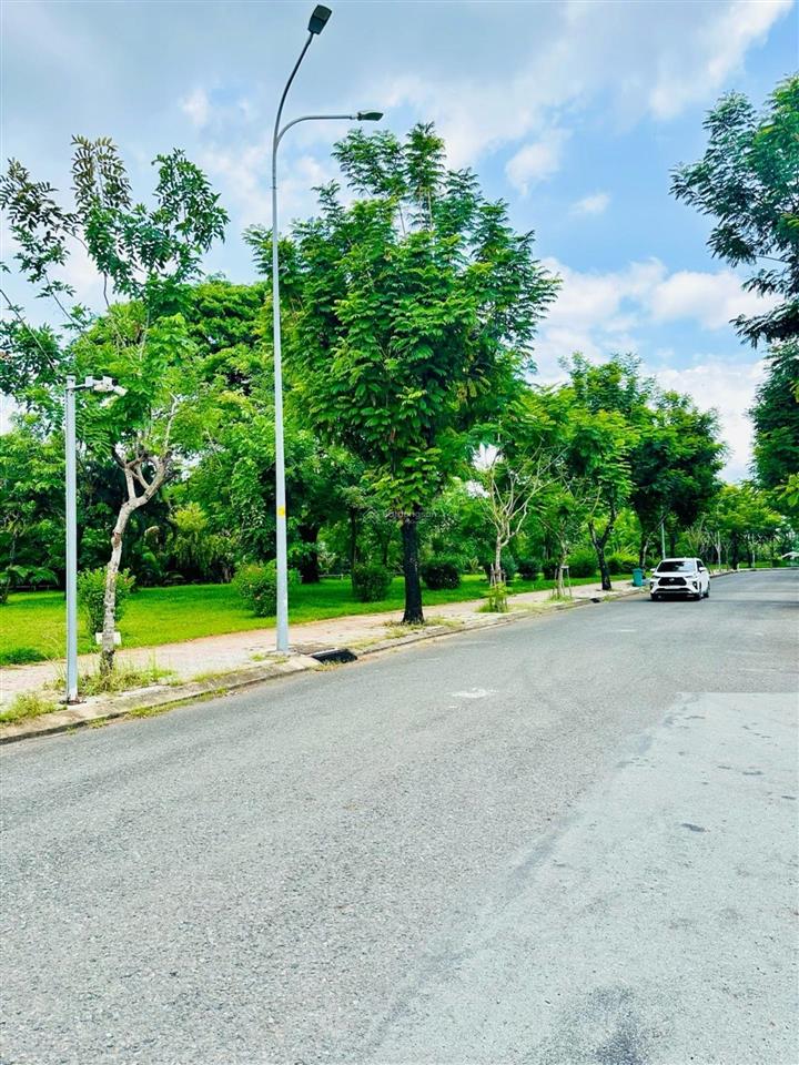 Bán đất lô góc biệt thự kdc sadeco quận 7, 276m2, ngang 16m, kề phú mỹ hưng, giá 58 tỷ