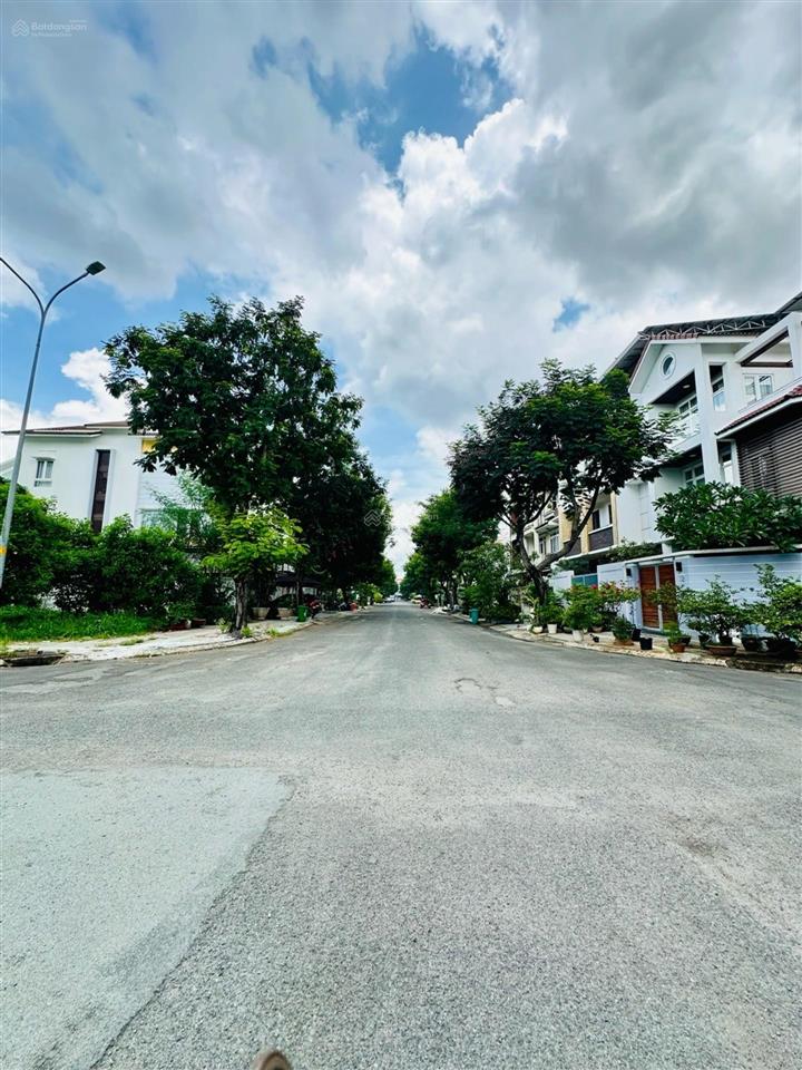 Bán đất lô góc biệt thự kdc sadeco quận 7, 276m2, ngang 16m, kề phú mỹ hưng, giá 58 tỷ