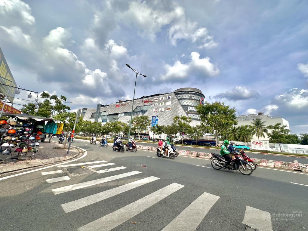 Bán đất 2mt quận thủ đức, kha vạn cân, 1 tầng, ngang 13m, sẵn dòng tiền 100tr/th, giá  100 tỷ