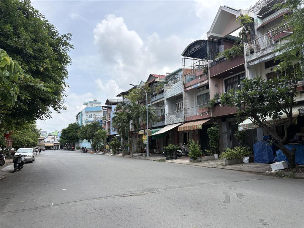 Nhà mt bùi minh trực, quận 8, 4x16m, 3pn, chỉ 8,x tỷ