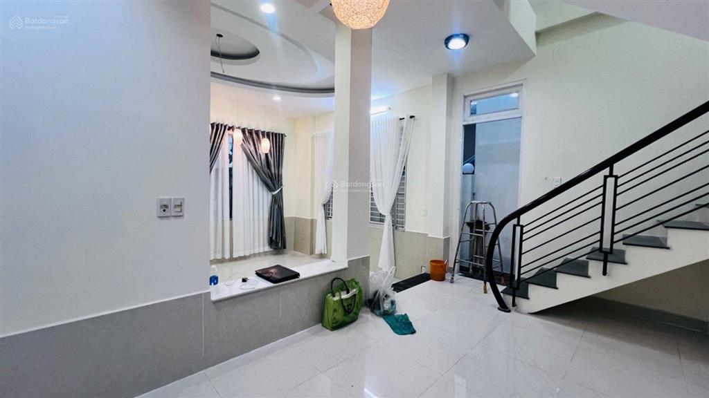 Bán nhà 3 tầng btct ngang khủng 8.5m trần xuân soạn q7 thành phố hồ chí minh 0933 275 ***