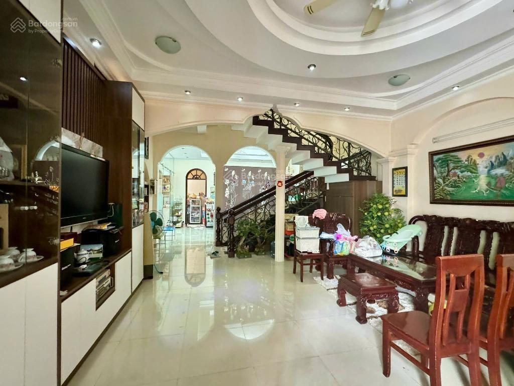 Bán biệt thự sân vườn ngay lâm văn bền trung tâm quận 7 thành phố hồ chí minh 0933 275 *** loan