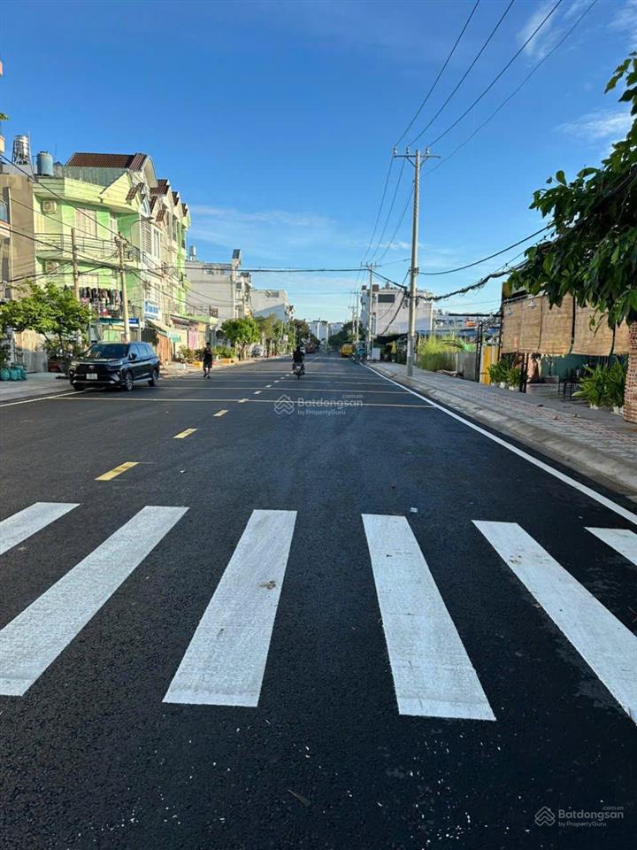 Bán đất tặng nhà đường huỳnh tấn phát, trung tâm tt nhà bè, đường rộng xe hơi quay đầu thoải mái