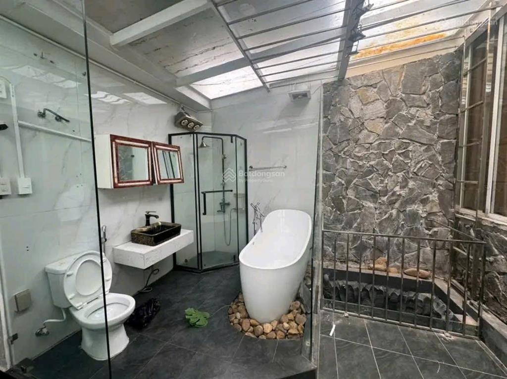 Mt3583. cho thuê nhà nguyên căn 5 tầng gần khu vực aeon  mặt phố thiên lôi  120m²  6 ngủ