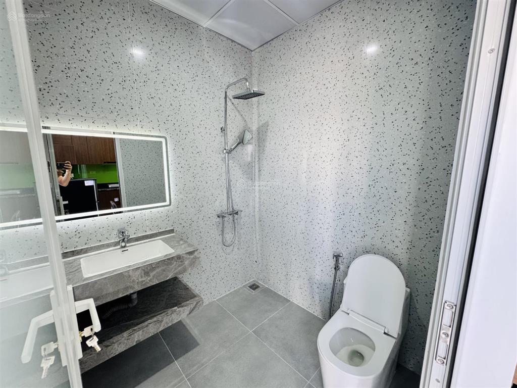 Cho thuê căn hộ 1 ngủ đầy đủ tiện nghi mới xây ở văn cao có ban công