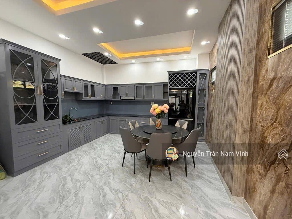 Bán nhà quận 7 sát mặt tiền phú thuận ngang 5m dài 14m nhà 3 tầng 4 phòng chỉ 6 tỷ