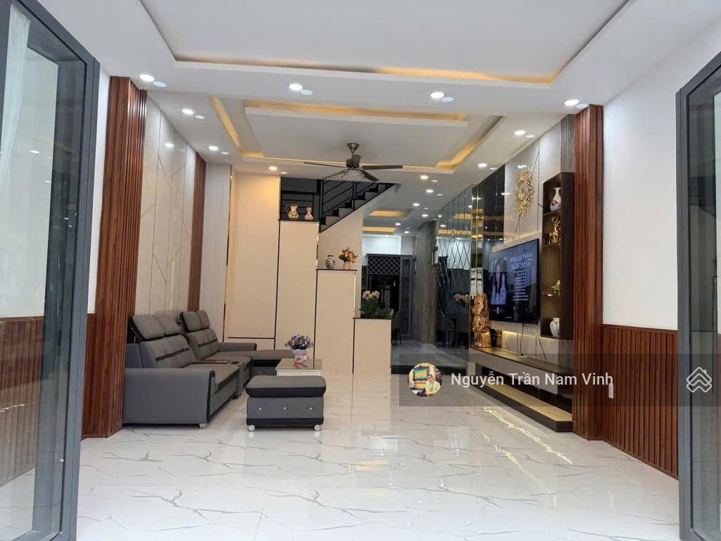 Bán nhà quận 7 sát mặt tiền phú thuận ngang 5m dài 14m nhà 3 tầng 4 phòng chỉ 6 tỷ