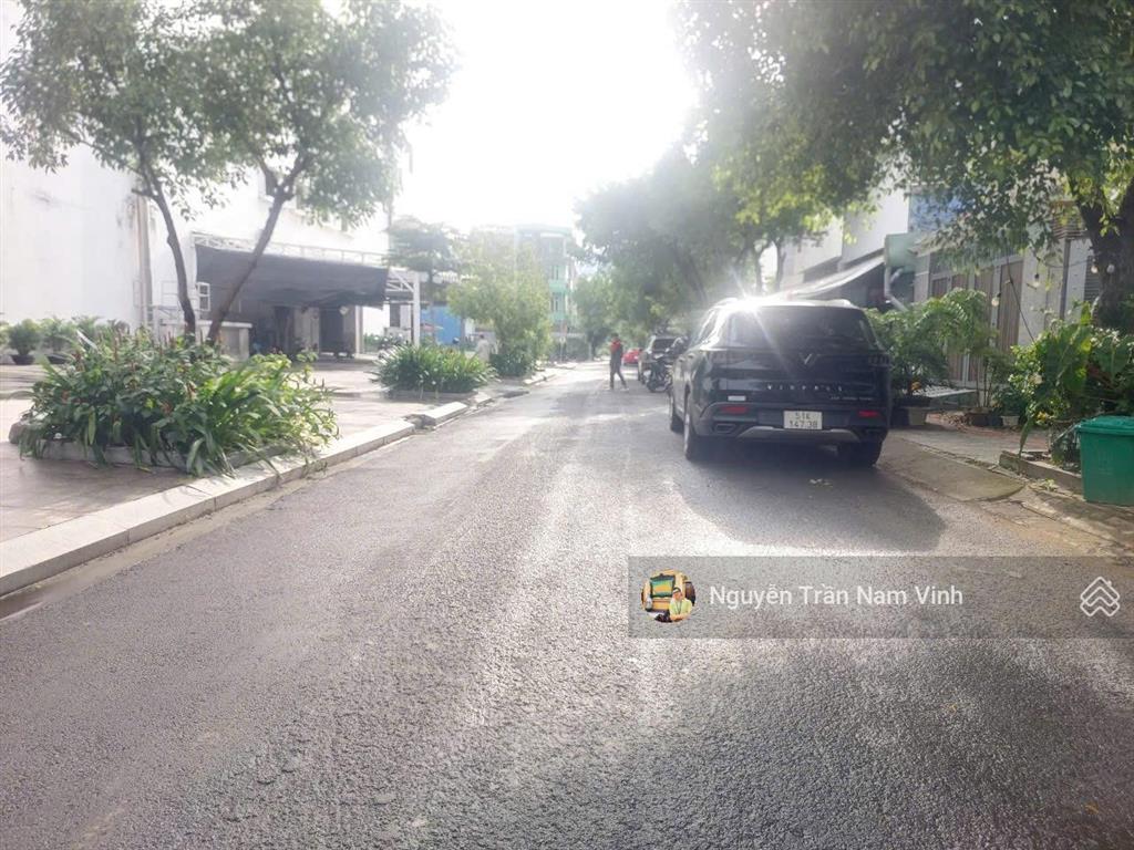 Bán nhà mặt tiền đường số 79 căn hộ dịch vụ 18 phòng dòng tiền 1ty2 chỉ 20 tỷ nhỉnh