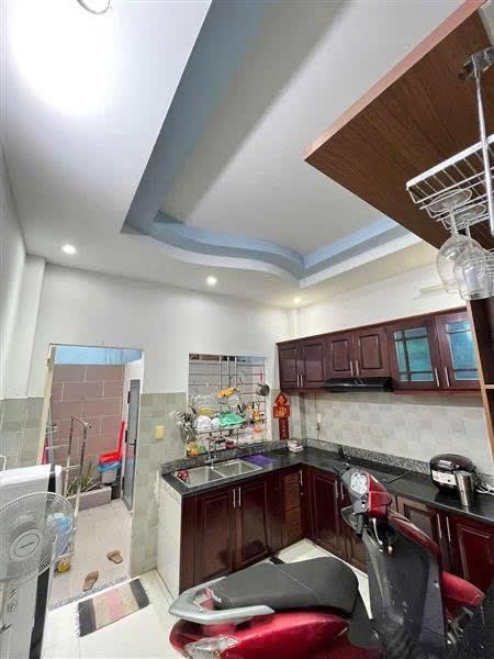 Bán nhà đường số 77 cạnh lotte nhà 3 tầng chính chủ xây ở không thấm 3 phòng có sân thượng view cv