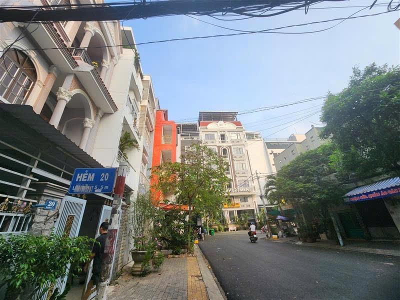 Bán nhà đường số 77 cạnh lotte nhà 3 tầng chính chủ xây ở không thấm 3 phòng có sân thượng view cv
