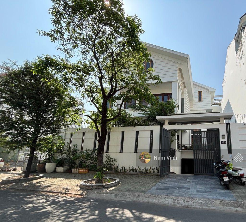 Bán nhà vườn 3 mặt tiền 625m2 ngang 25m x 25m vị trí kim cương thương hiệu chỉ 37 tỷ tl