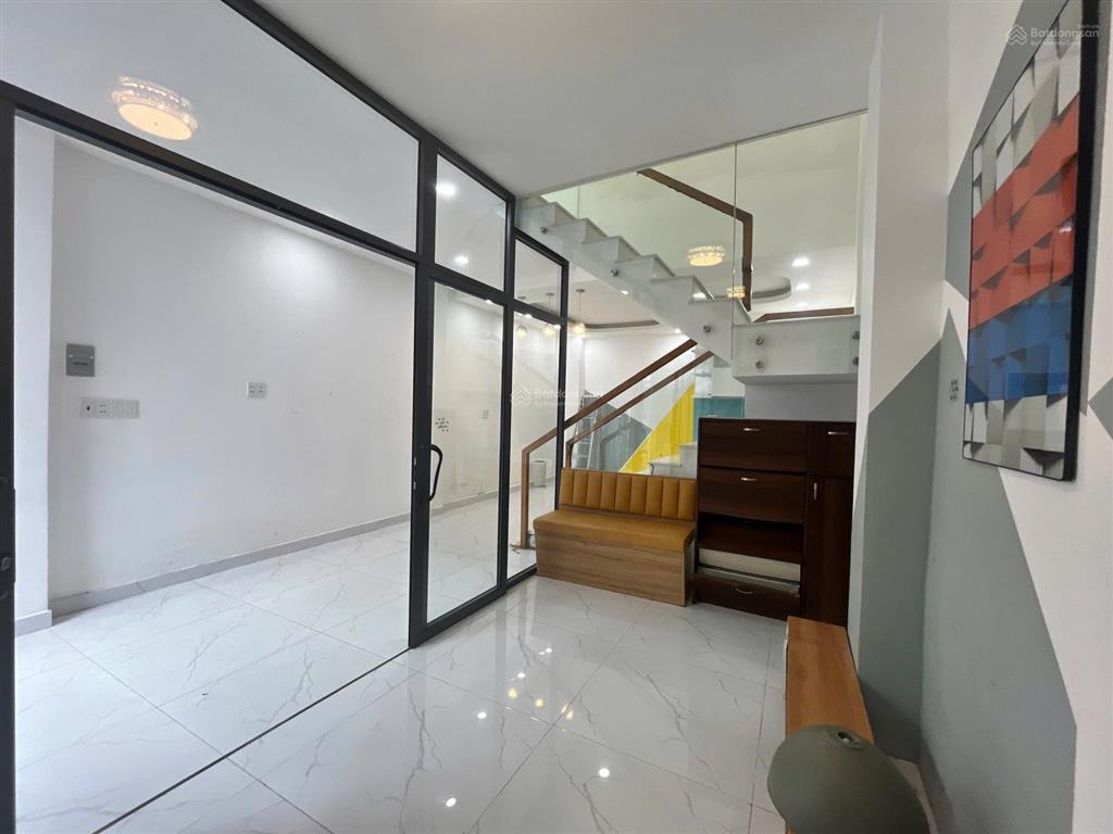 Bán nhà nở hậu quận 7 sát đh tài chính marketing 2 tầng 3 phòng 4.7m x 9.5m chỉ 5.2 tỷ tl