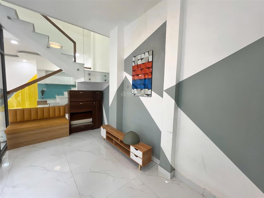 Bán nhà nở hậu quận 7 sát đh tài chính marketing 2 tầng 3 phòng 4.7m x 9.5m chỉ 5.2 tỷ tl