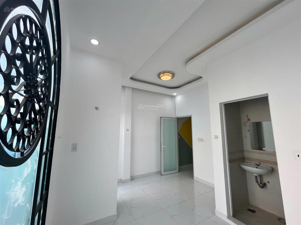 Bán nhà nở hậu quận 7 sát đh tài chính marketing 2 tầng 3 phòng 4.7m x 9.5m chỉ 5.2 tỷ tl