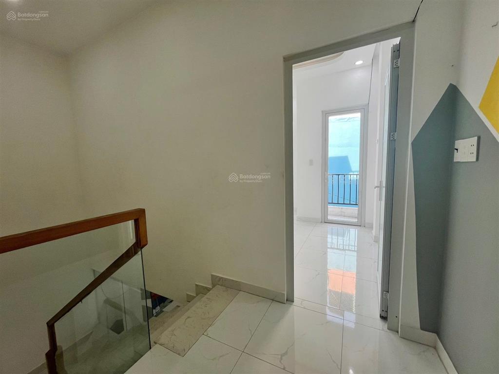 Bán nhà nở hậu quận 7 sát đh tài chính marketing 2 tầng 3 phòng 4.7m x 9.5m chỉ 5.2 tỷ tl