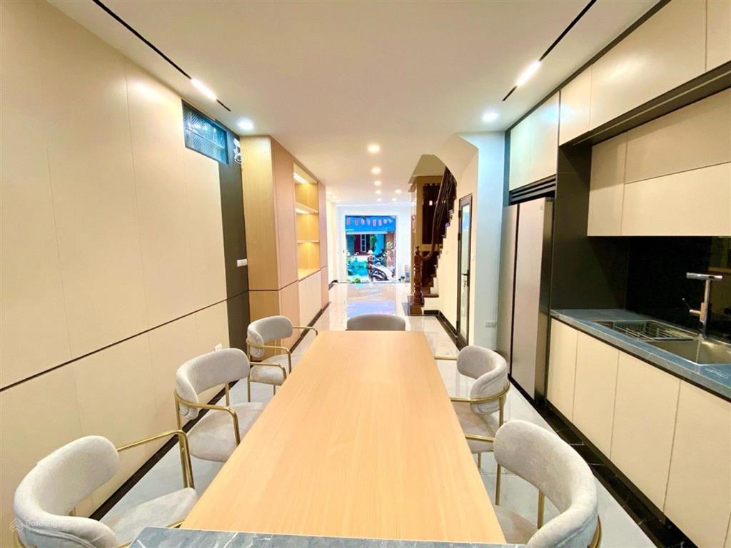 Chỉ hơn 8 tỷ sở hữu ngay nhà mễ trì, nam từ liêm  ô tô nhỏ đỗ sát cửa 41m2 5t  giá 8.9 tỷ