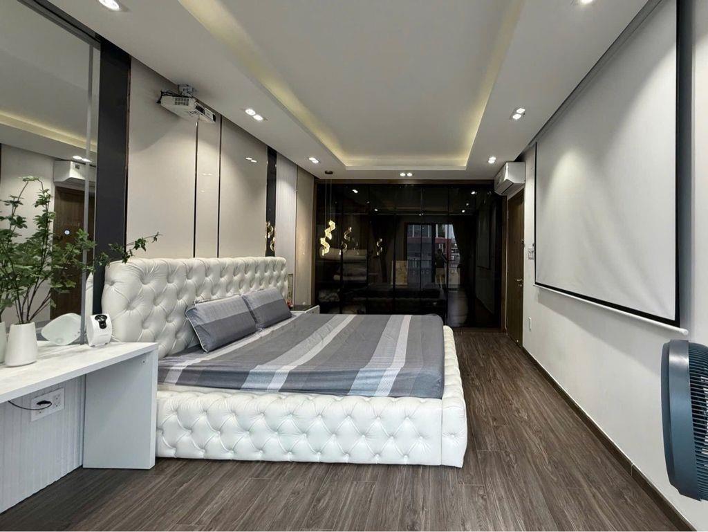 Bán Vinhomes Hóc Môn đường 13m lề đường 3m ngang 5m dài 10m 4 tầng BTCT...