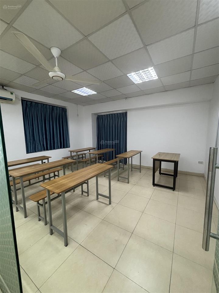 Cho thuê sàn vp (tầng 3, 4) đã set up bàn ghế, có thang máy