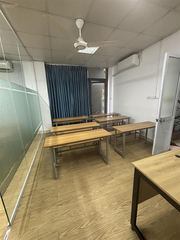 Cho thuê sàn vp (tầng 3, 4) đã set up bàn ghế, có thang máy