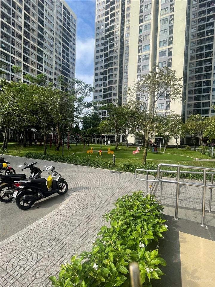 Bán shop 26m2 mặt sảnh giá tốt thị trường chỉ 4ty350 đã có sổ tại vinhomes grand park quận 9