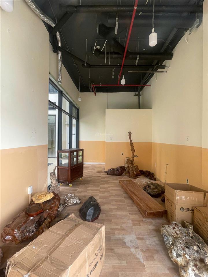 Bán shop 26m2 mặt sảnh giá tốt thị trường chỉ 4ty350 đã có sổ tại vinhomes grand park quận 9