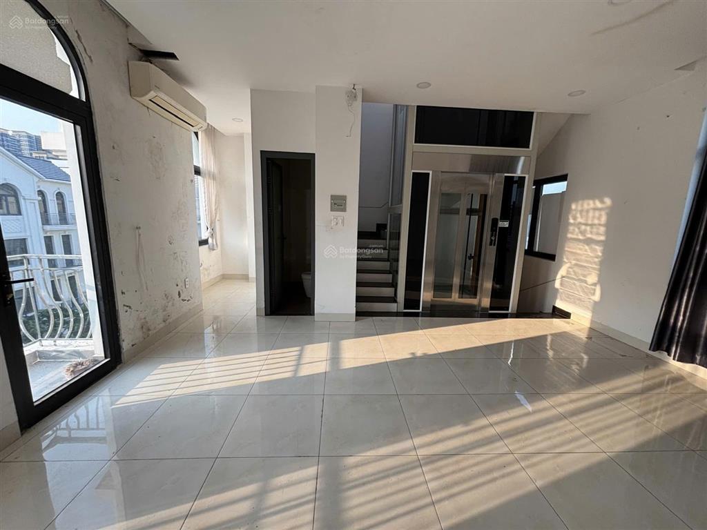 Cho thuê nhà phố 5 tầng chỉ 35 triệu/tháng có thang máy tại vinhomes grand park quận 9