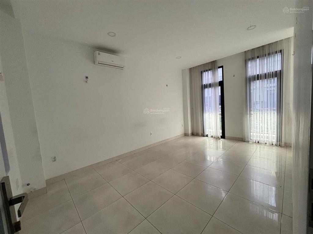Cho thuê nhà phố 5 tầng chỉ 35 triệu/tháng có thang máy tại vinhomes grand park quận 9