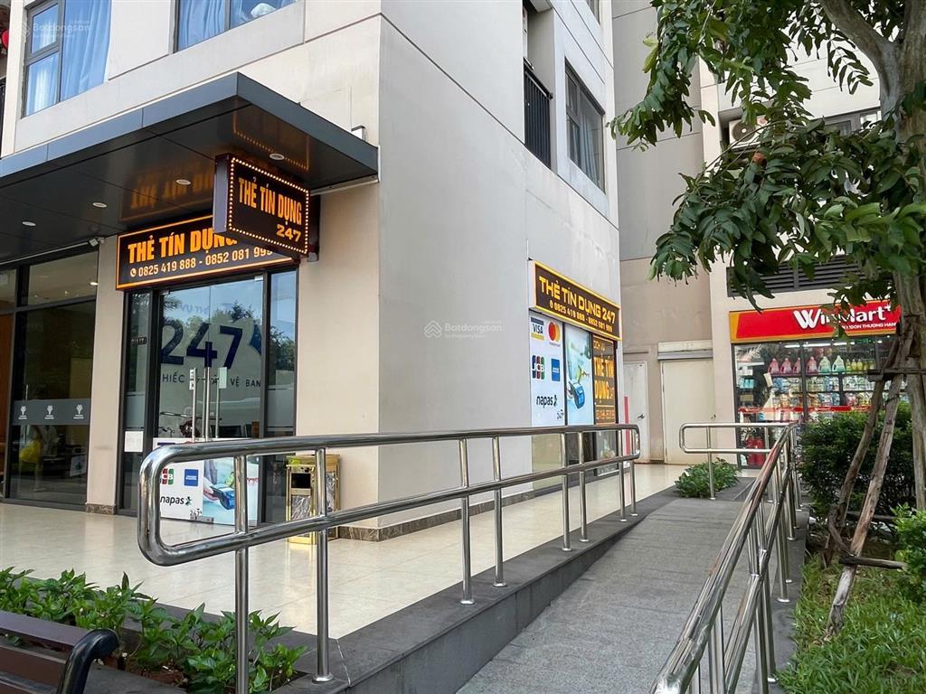 Bán căn shop góc mặt sảnh sẵn sổ đang cho thuê giá cao tại vinhomes grand park