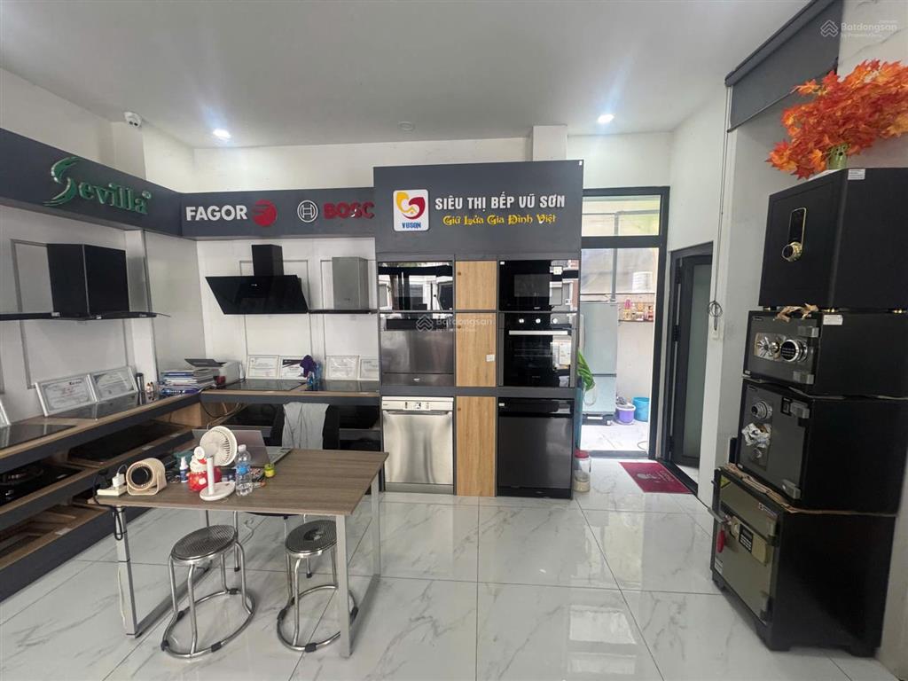 Nhà phố hoàn thiện thang máy 14 tỷ bao thuế phí, sẵn sổ tại vinhomes grand park quận 9