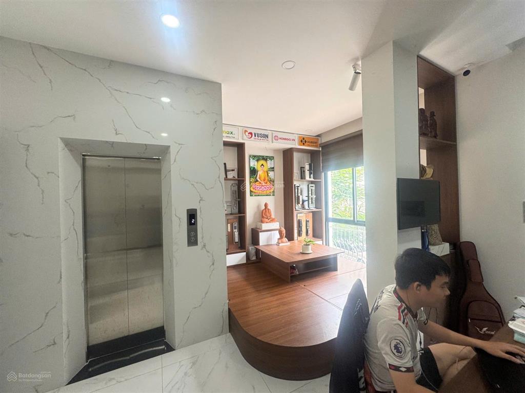 Nhà phố hoàn thiện thang máy 14 tỷ bao thuế phí, sẵn sổ tại vinhomes grand park quận 9
